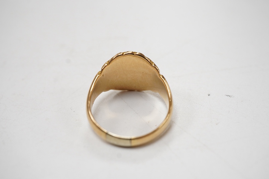 A George V gold signet ring, with scrolling shoulders, size R, Birmingham, 1916, 12 grams, hallmarks rubbed.